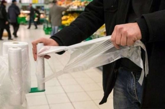 В Україні остаточно заборонили тонкі поліетиленові пакети – навіть для м’яса та риби