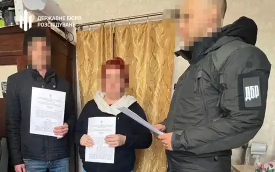 ДБР спільно з СБУ викрило на Херсонщині родину зрадників, які після деокупації міста спалили свої російські паспорти аби уникнути відповідальності
