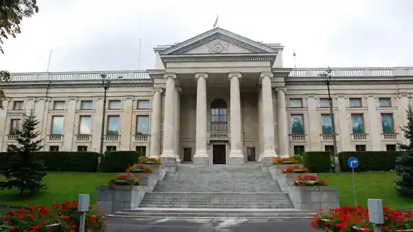 Польща конфіскувала усі гроші з рахунків російського посольства