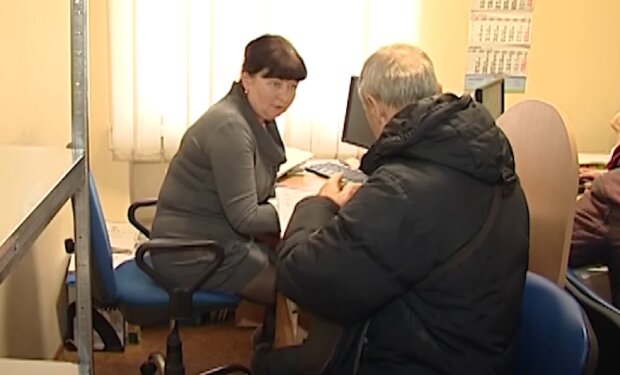 Скільки в Україні отримують особи з інвалідністю: розмір пенсій та важливі нюанси