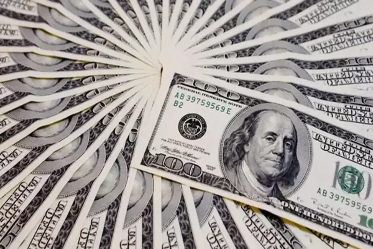 “Долар тримає українців у шаленій напрузі, експерти спрогнозували ситуацію щодо курсу валют”