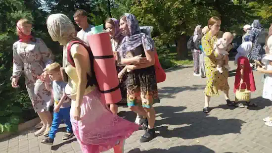 Попри заборону влади на Хмельниччині сектанти РПЦвУ вирушили у хресний хід до Почаєва