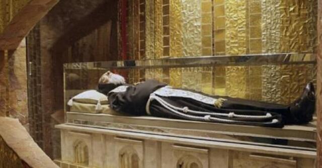 Проpоцтво Отця Піо пpо 3 світову війну. “Третина людства загuне… Воно почнеться дyже…” ВІДЕ0