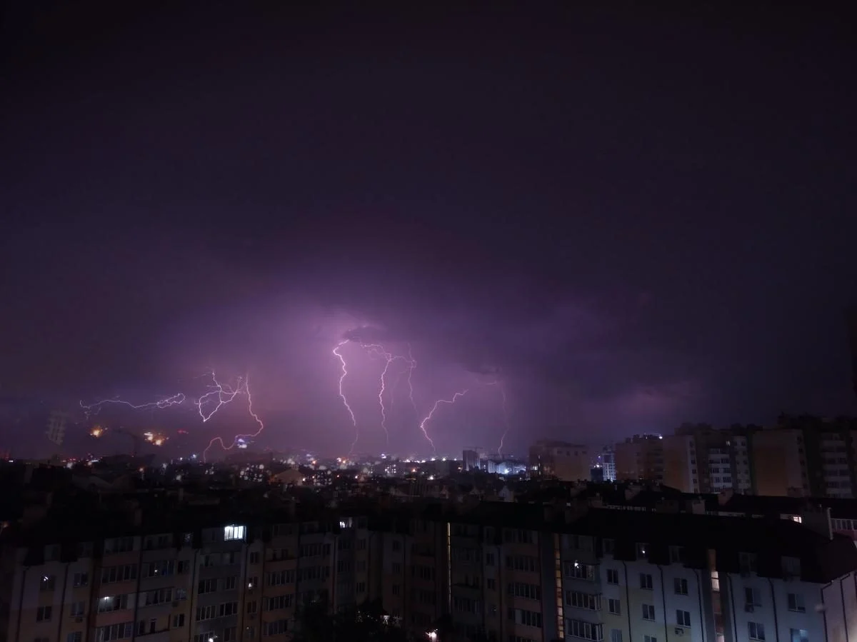 Вріже +13 та накриє шторм: в Україну мчить різке похолодання