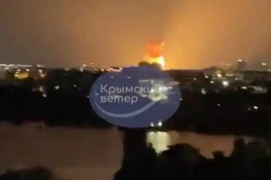 В окупованому Севастополі вночі прогриміли вибухи: палає морський завод