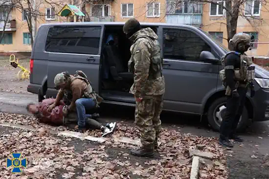 СБУ затримала російського інформатора, який для розвідування позицій ЗСУ у Краматорську використовував оптичні приціли