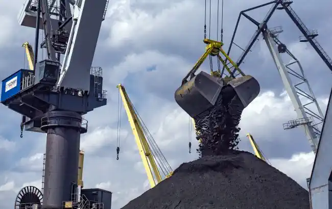 Bloomberg: Китай відновив мито на ввезення вугілля. Це вдарить по російських експортерах