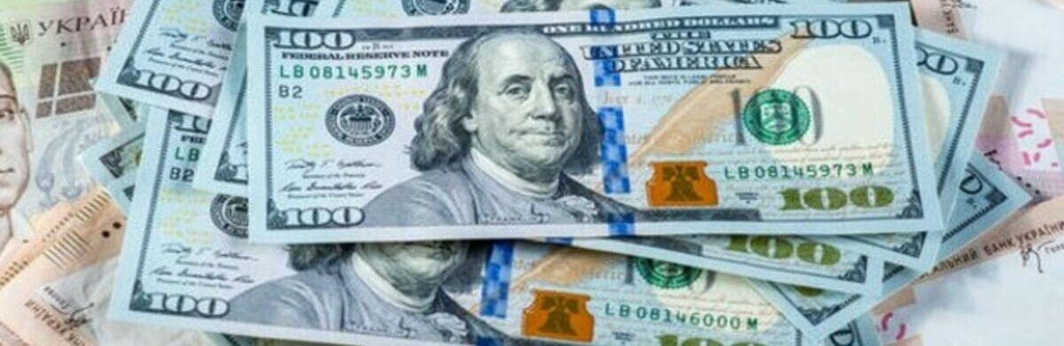 Долар з євро збожеволіли: банки та обмінки різко змінили курс валют