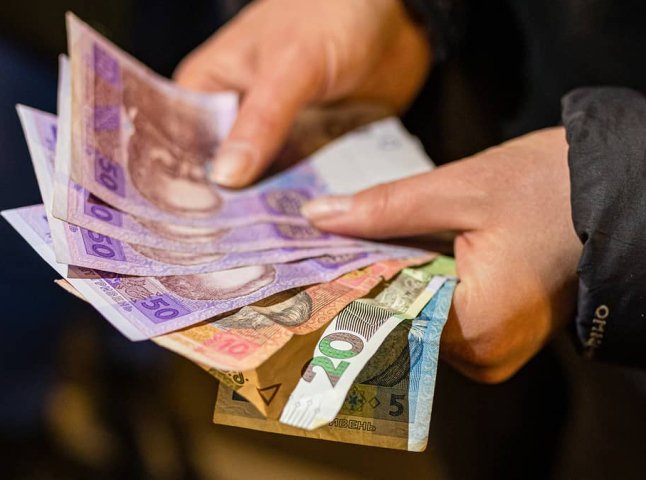 Допомогу малозабезпеченим сім’ям реформують: що планують дозволити