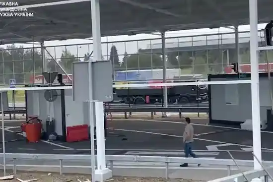 Поляки продовжують блокувати українські вантажівки на трьох прикордонних пунктах