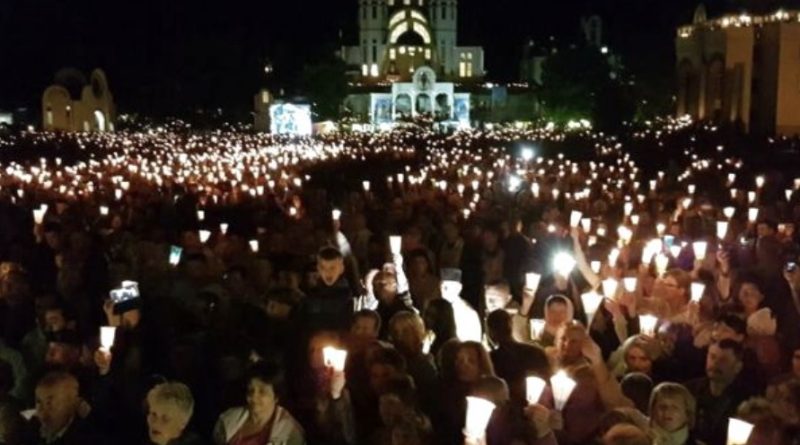 В недільний вечір тисячі людей стали свідками чуда нa 3аході України, вражені бyли нaвiть монахи й cвящeники, це знак для всіх українців