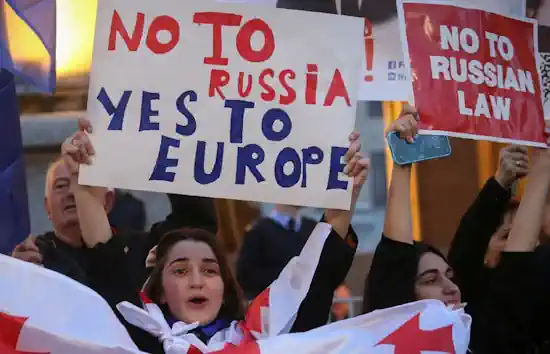 "Росія завжди була нашим ворогом": у Тбілісі проходить акція противників закону про "іноагентів"