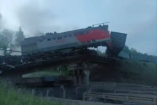 На росії обвалився другий за добу залізничний міст